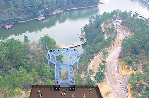 雅畈玻璃悬廊观景平台项目建设