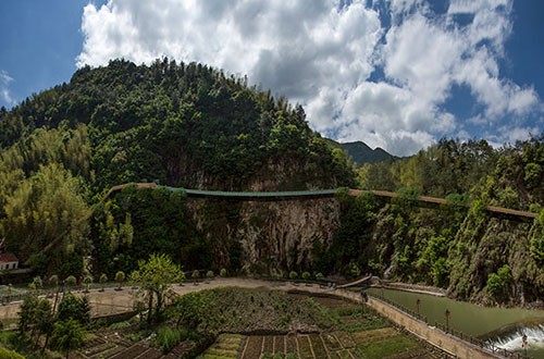 塘头村玻璃栈道项目建设